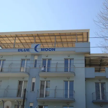 Blue Moon 3*