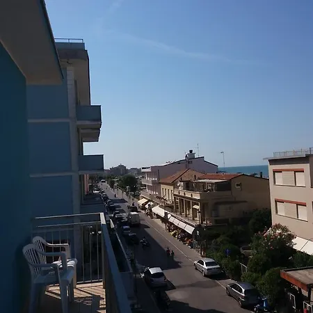 Felicity Hotel