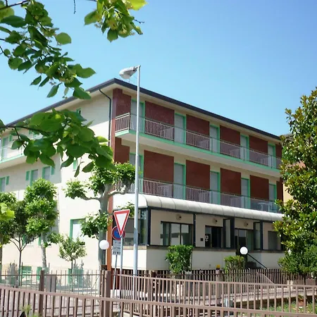 Gladiola Hotel 2*
