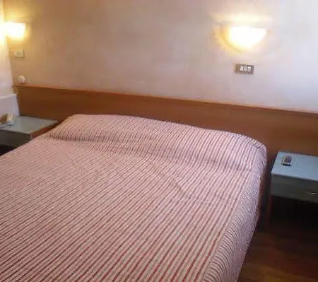 Hotel Britannia Marina Centro 3*