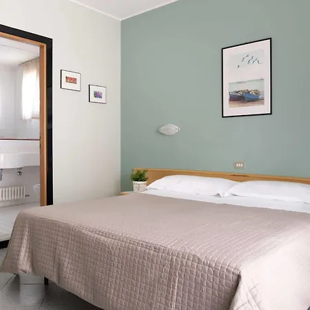 Junior Hotel