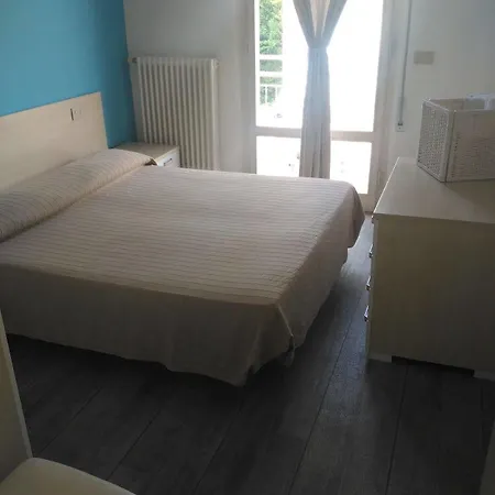 Mare Aparthotel 2*