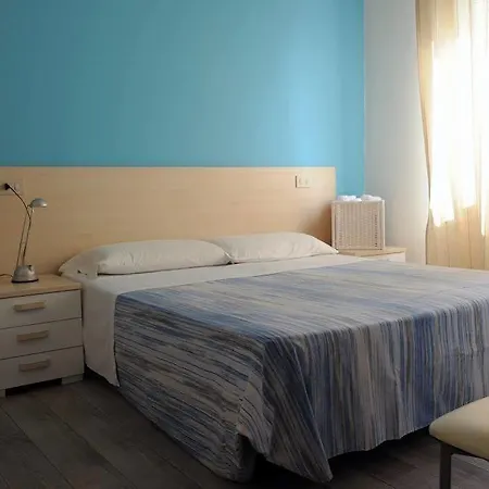 Mare Aparthotel 2*