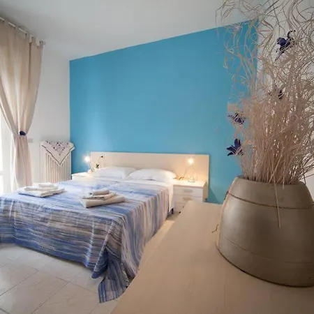 Mare Aparthotel 2*