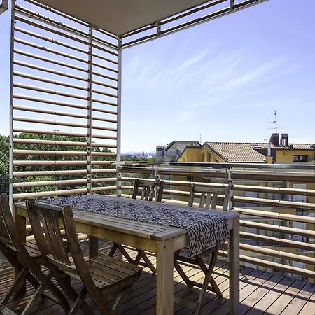 Delfina Aparthotel