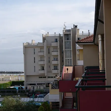 Aron Hotel