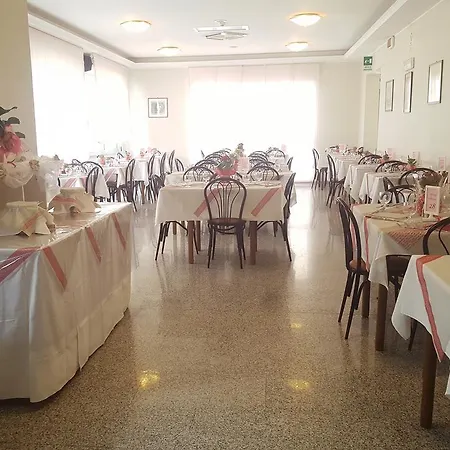 Sabrina Hotel 2*
