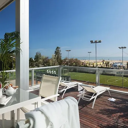 Waldorf Hotel 4*