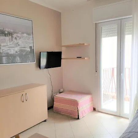 Aparthotel Uno Studio&suites 2*