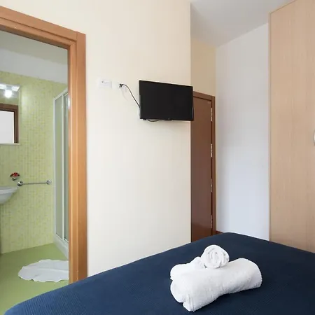 Uno Studio&suites Aparthotel 2*