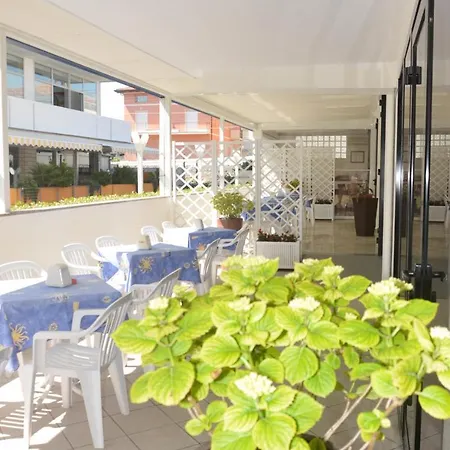 Hotel Karin Marebello