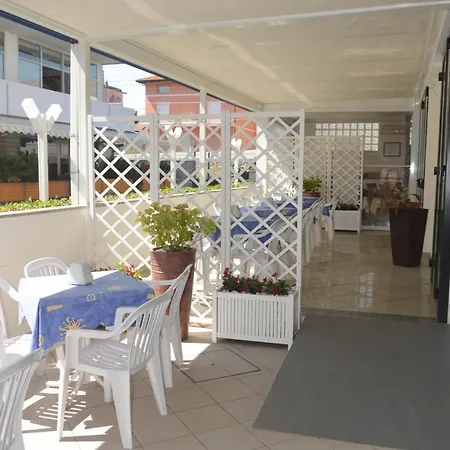 Karin Hotel 3*