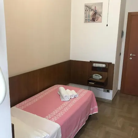 Luca Hotel *