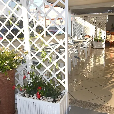 Hotel Karin Marebello