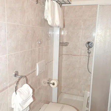 Hotel Karin Marebello