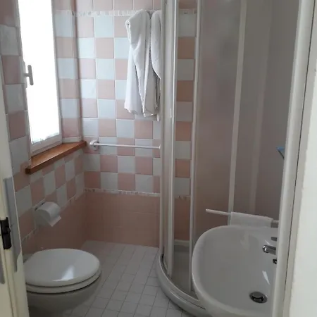 Hotel Lora 2*