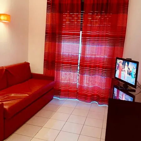 מלון דירות Domus 4*