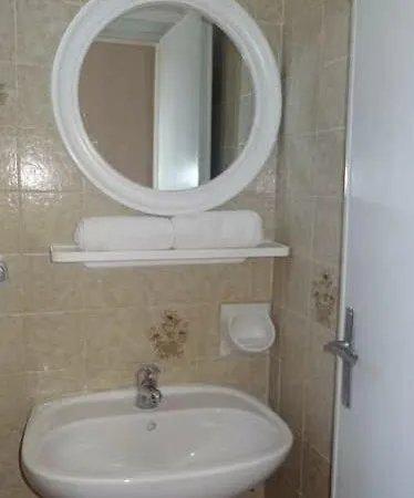 Hotel Britta 3*
