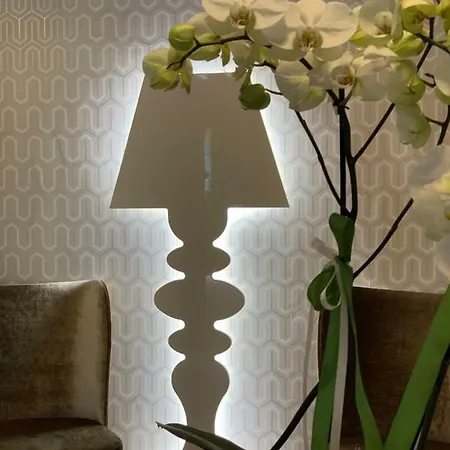 Biancamano 3*