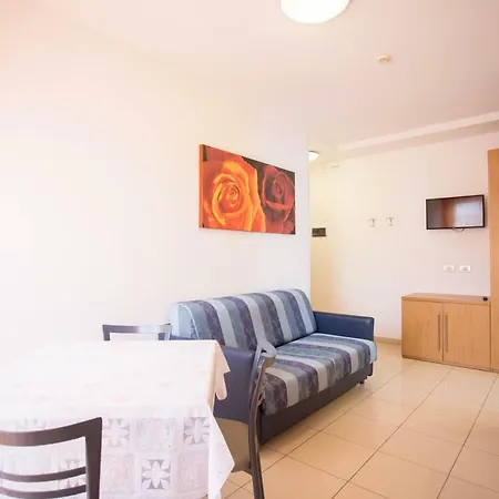 Aparthotel Marzia 3*