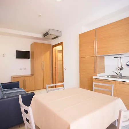 Marzia Aparthotel 3*