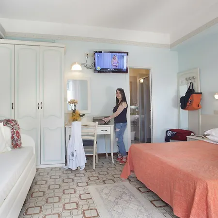 Cadiz 3*