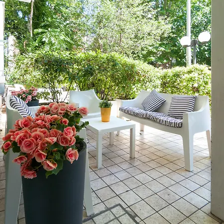 Riviera 2*