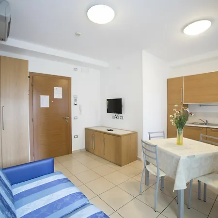 Aparthotel Marzia 3*