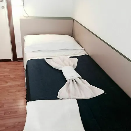 Hotel Leonarda 2*