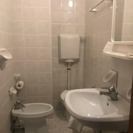 Hotel Gin