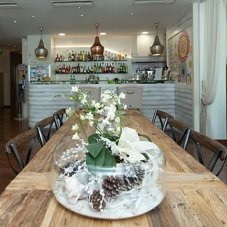 Western Maison B Отель 4*