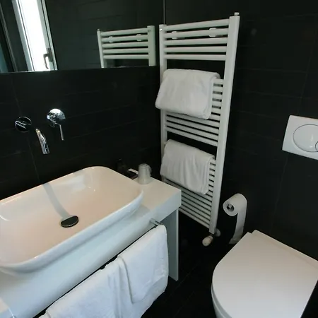 Q Hotel
