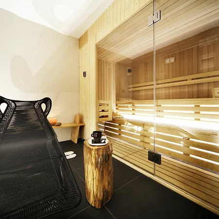 Q Hotel 3*