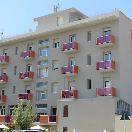 Cliff Hotel 3*