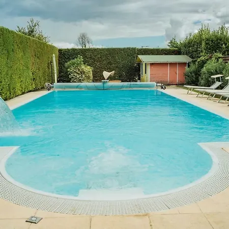 Villa Con Piscina A