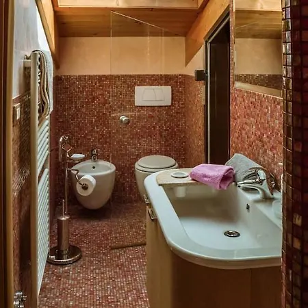 Villa Con Piscina A *