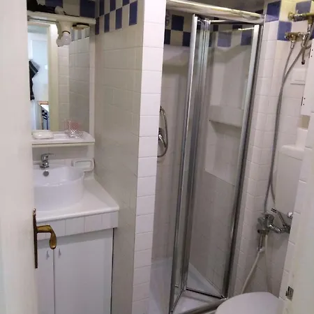 America Apartment *