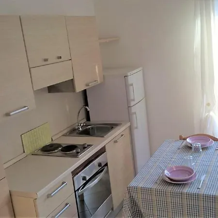 Uno Studio&suites Aparthotel 2*