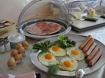 Hotell Royal Plaza 4*