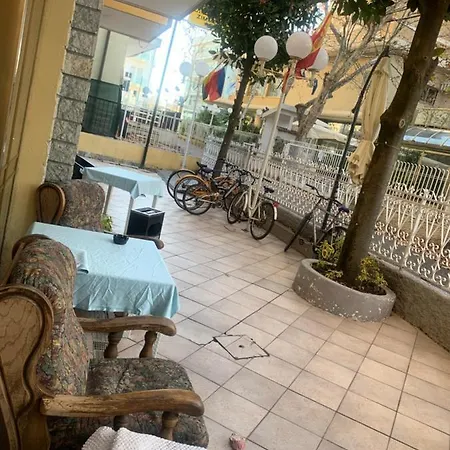 Emanuela Hotel 2*