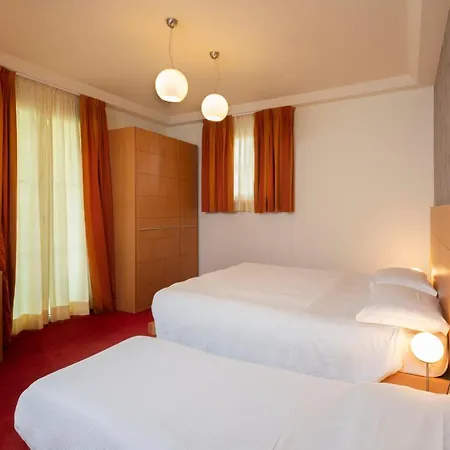 Hotel Accademia 3*
