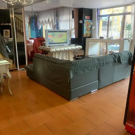 Emanuela Hotel 2*
