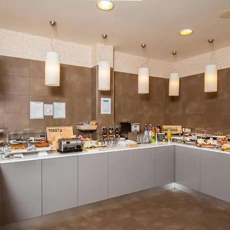 Accademia Hotel 3*