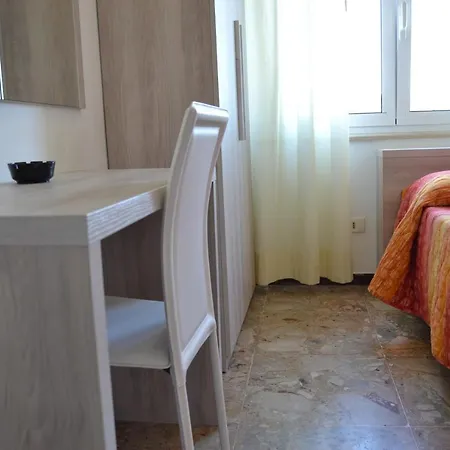 Apis Hotel 3*
