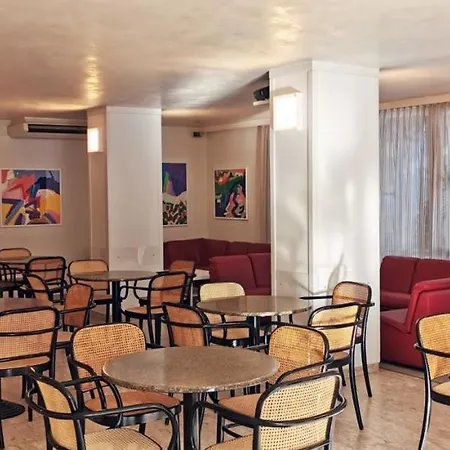 Cosmos Hotel 3*