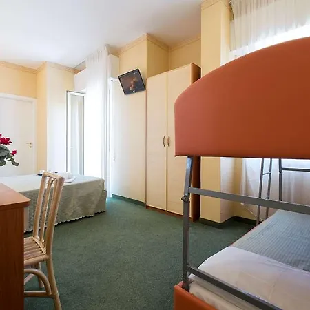 Crosal Hotel