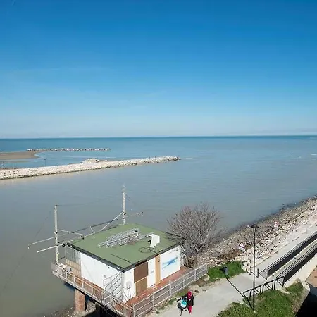 Crosal Hotel