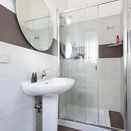 G House Hotell 2*
