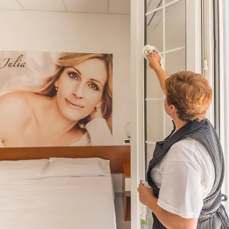 Lady Hotel