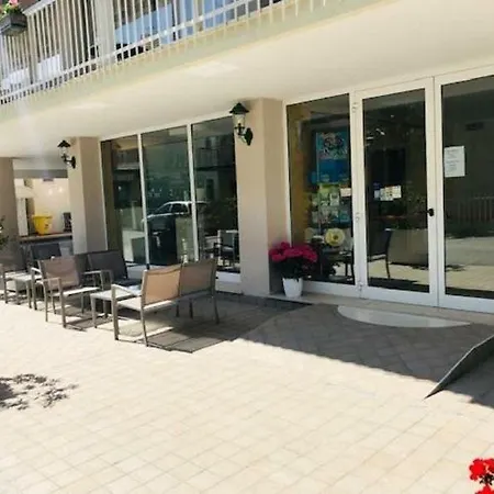Adria Hotel 3*